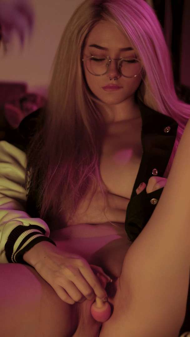 Angela Teen