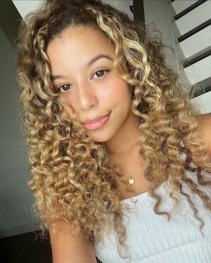 Elle Banks