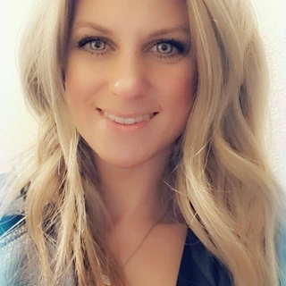J Larae