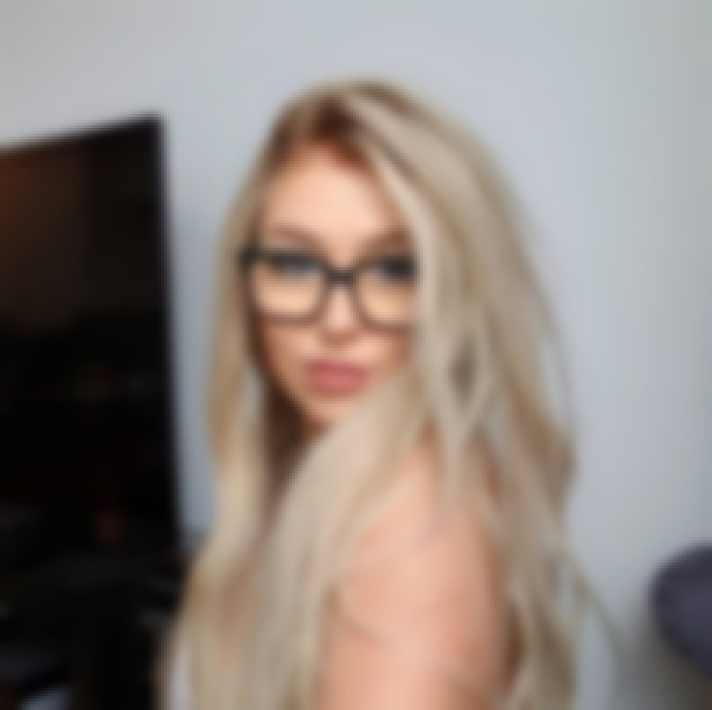 J Larae