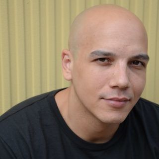 Luis J Gomez