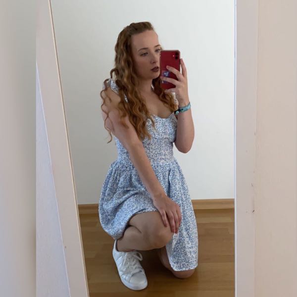 Minnie Scarlet