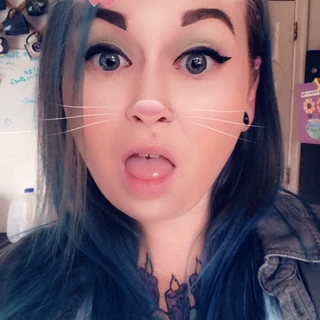 Naughty Bi Nikki