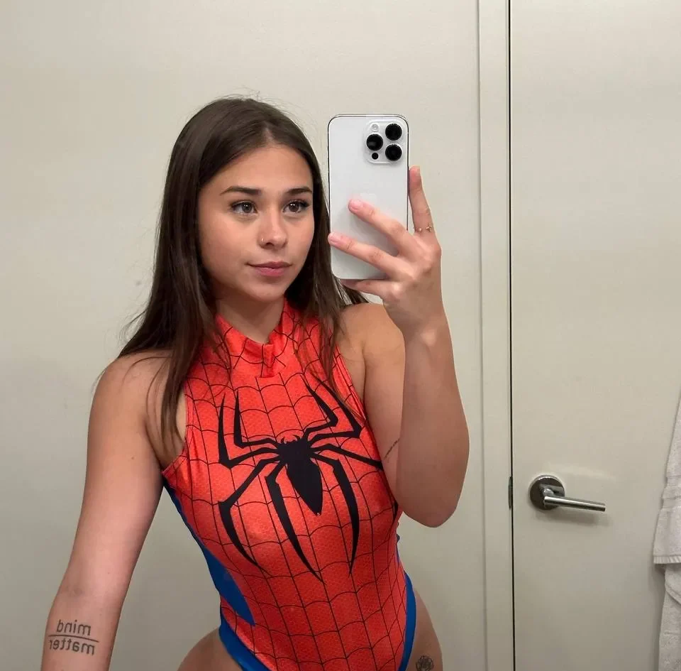 Ivy Rain - OnlyFans Model Profile Picture