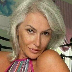 Katrina Sexy Hot Gilf Milf - OnlyFans Model Profile Picture